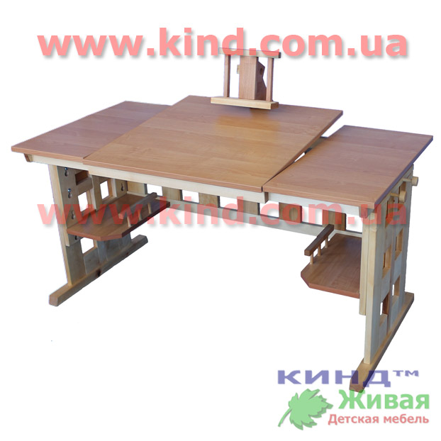Деревянный стол для детской комнаты