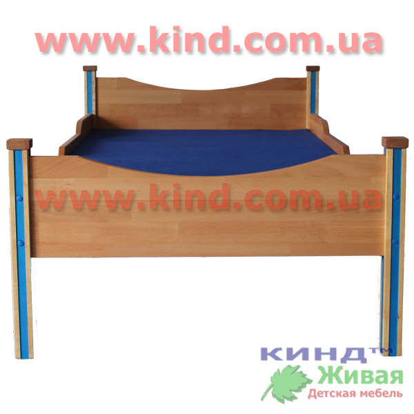 Деревянная детская кроватка цветная