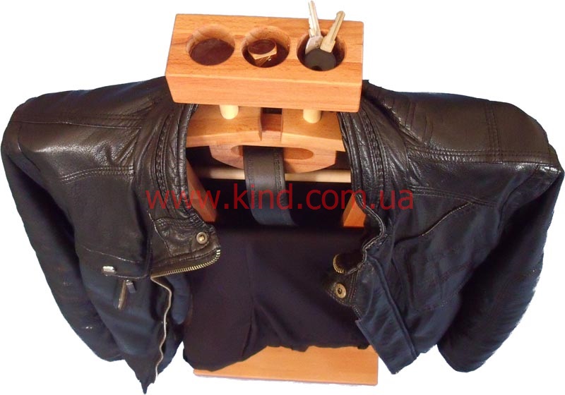 Адъютант - деревянная вешалка для одежды